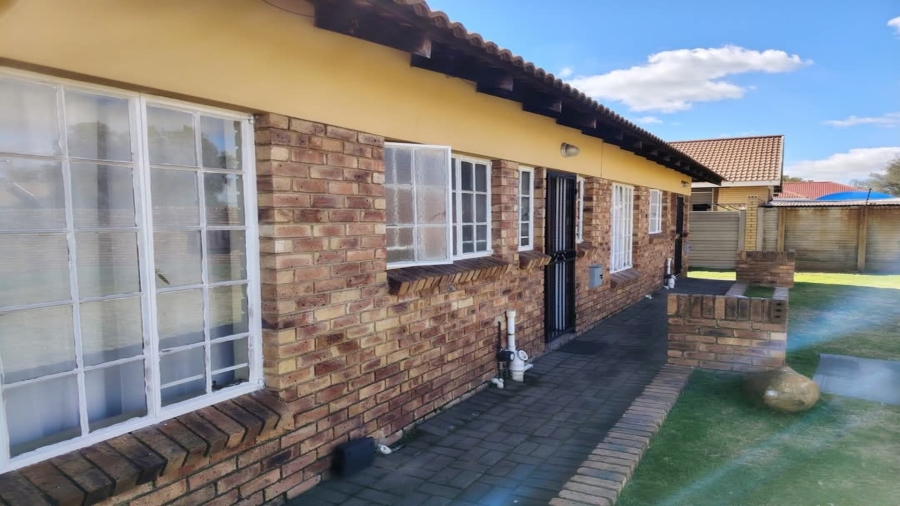 2 Bedroom Property for Sale in Vaalpark Free State